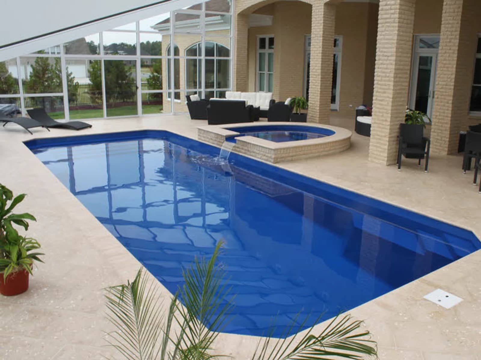 Grande fiberglass pool