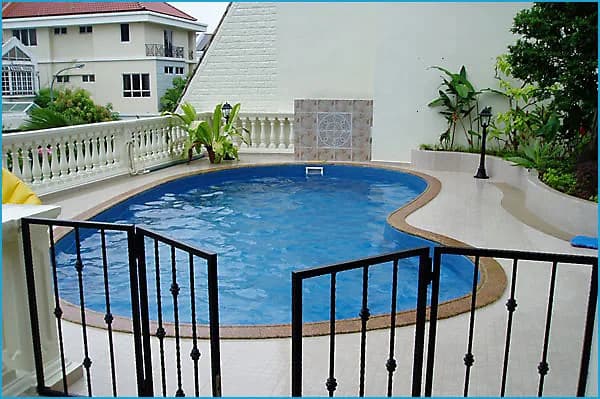Oyster fiberglass pool